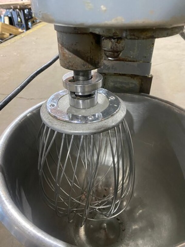 Thunderbird Commercial 20 Quart Planetary Mixer! With Bowl! With Whip Attachment! Model ARM02! 115V 1Phase! - Image 5 of 10