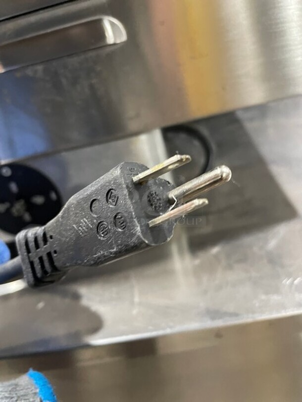 Nice! Fleetwood All Stainless Steel Meat Grinder! 115V 60HZ 1Phase! Model: M-12-S Serial: D0110092 - Image 8 of 8