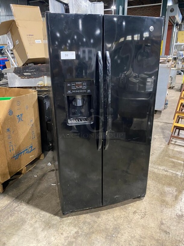 General Electric 2 Door Cooler & Freezer Combo! With Racks! With Water & Ice Dispenser! Model GSHF6HGDBCBB Serial 408999! 110/127V!  - Image 1 of 10