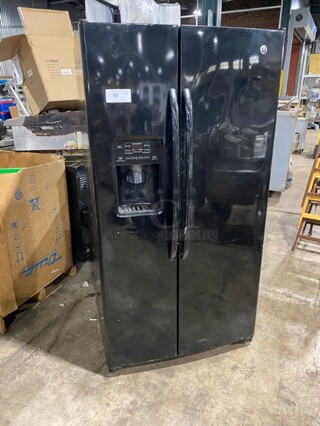 General Electric 2 Door Cooler & Freezer Combo! With Racks! With Water & Ice Dispenser! Model GSHF6HGDBCBB Serial 408999! 110/127V! 