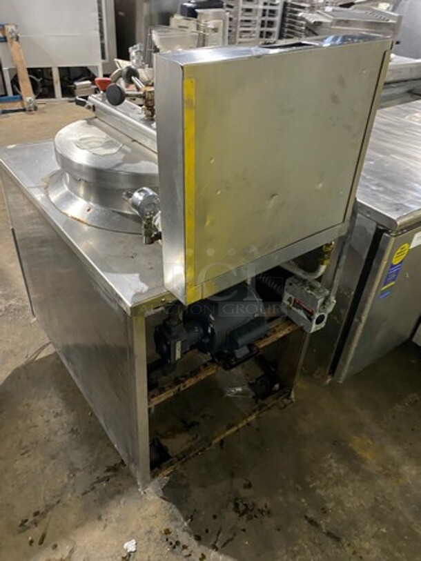 BKI Commercial Electric Powered Pressure Fryer! With Frying Basket! All Stainless Steel! On Casters! Model: FKMFC 208V 60HZ 3 Phase - Image 3 of 10