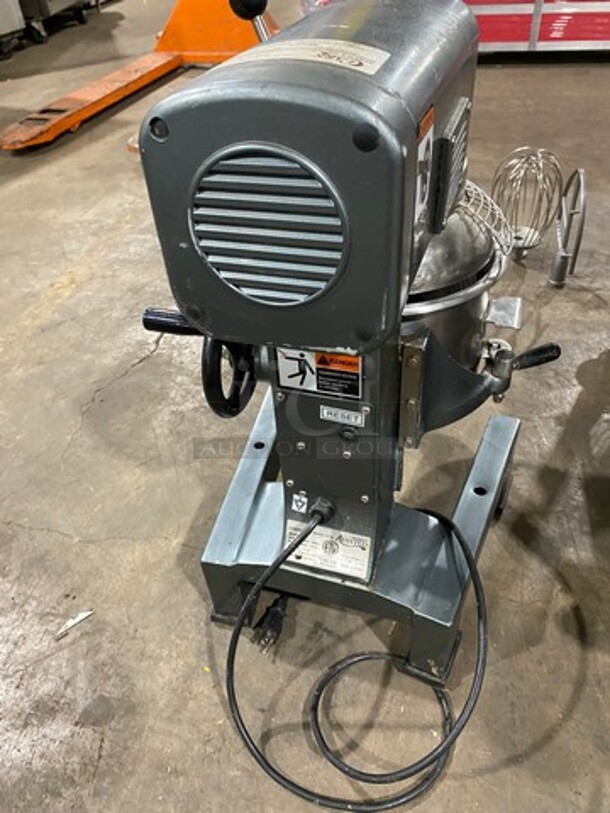 Avantco Commercial Countertop 10QT Planetary Mixer! With Bowl And Bowl Guard! With Spiral Hook, Whisk And Paddle Attachments! Model: MX10 SN: 47047416MX10 120V - Image 4 of 10