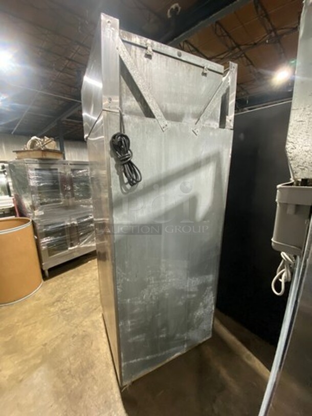 Victory Commercial Single Door Reach In Freezer! All Stainless Steel! On Legs! - Image 4 of 8