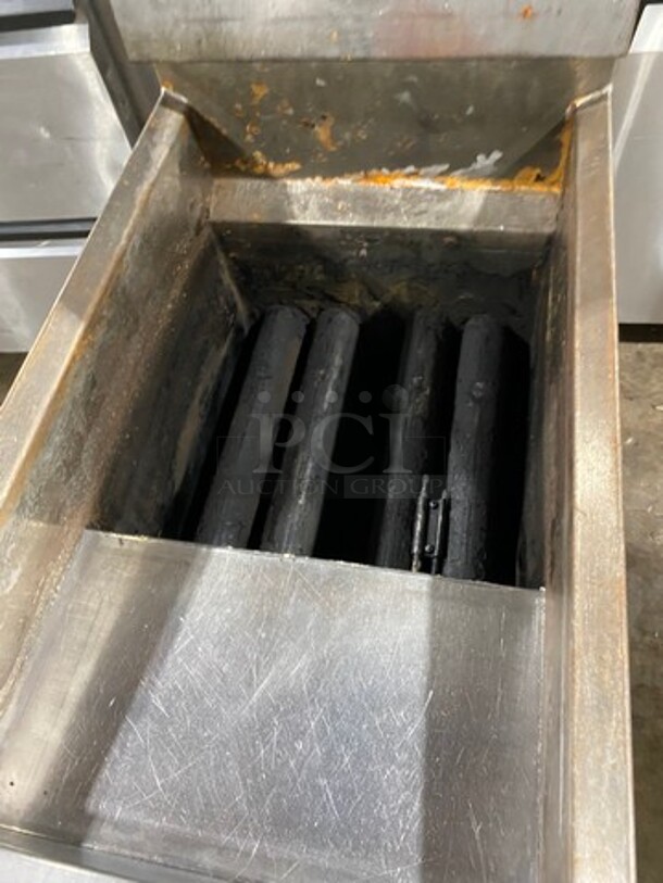 PITCO Frialator! Stainless Steel Commercial Natural Gas Deep Fat Fryer W/ Side Splash And Backsplash! On Legs! - Image 5 of 8