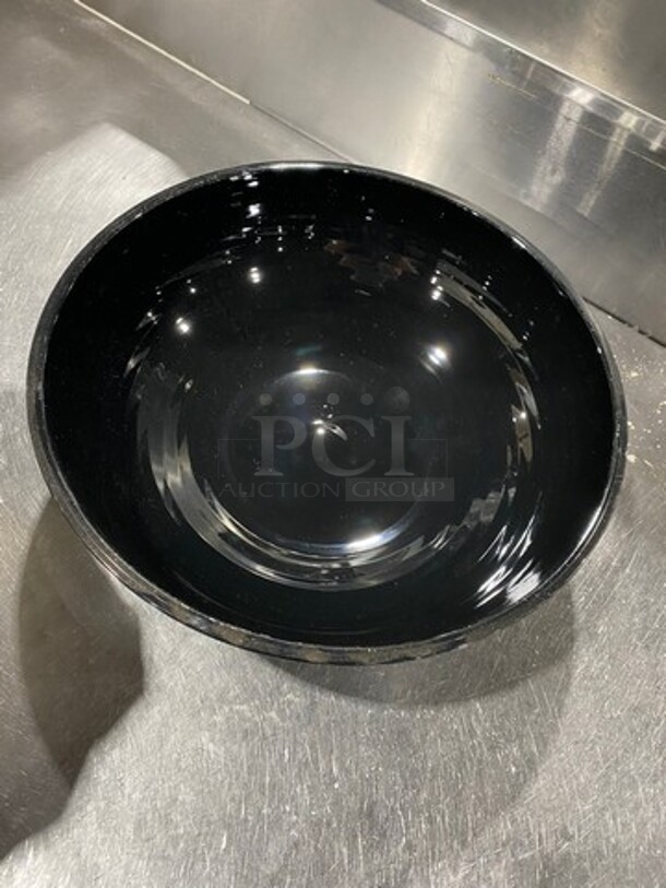 NEW! Cambro Black Poly Ribbed Salad Bowl! 5x Your Bid! - Image 3 of 5