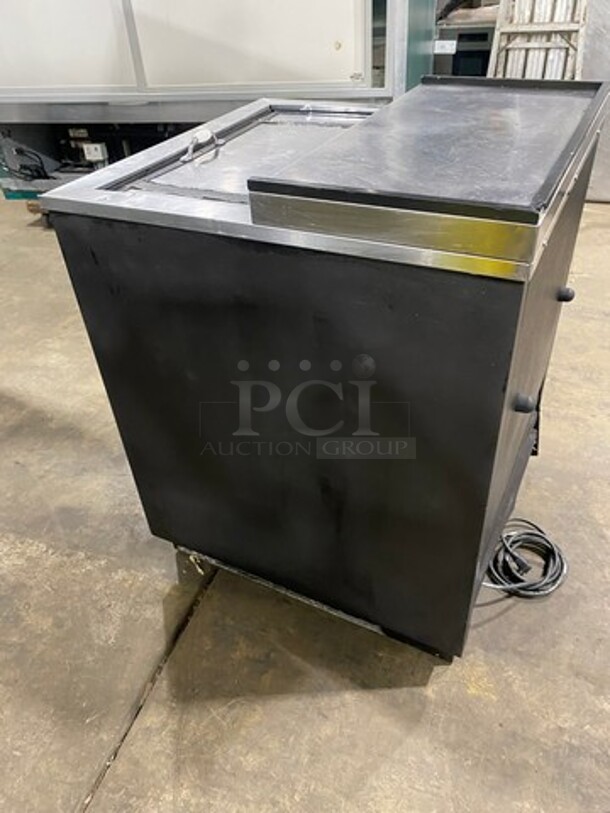 True Commercial Under The Counter Bottle Cooler! With Single Stainless Steel Sliding Top Door! Model TD-24-07 Serial 14037637! 115V 1Phase! - Image 4 of 7