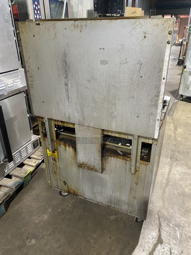 Patriot FMGR-36/NG Stainless Steel Commercial Natural Gas Powered 6 Burner Range w/ Oven and Back Splash on Commercial Casters!19105340067! - Image 3 of 10