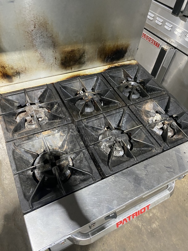 Patriot FMGR-36/NG Stainless Steel Commercial Natural Gas Powered 6 Burner Range w/ Oven and Back Splash on Commercial Casters!19105340067! - Image 8 of 10