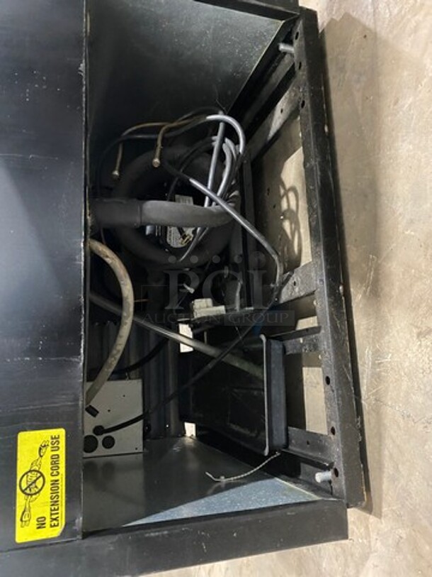 True Commercial Single Door Reach In Cooler Merchandiser! With View Through Door! With Poly Coated Racks! Model: GDM16EM SN: 7276489 115V 60HZ 1 Phase - Image 6 of 8