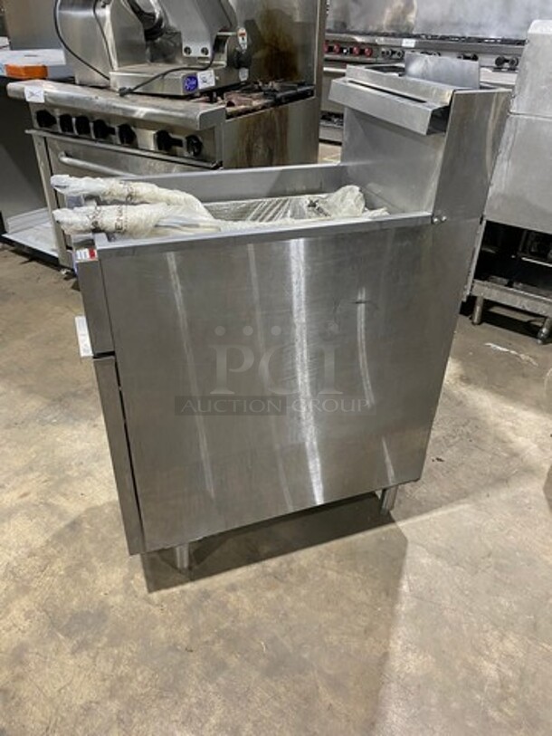 Cook Rite Commercial Natural Gas Powered Deep Fat Fryer! With Backsplash! With 2 Metal Frying Baskets! All Stainless Steel! On Legs! Model: ATFS40 - Image 2 of 9