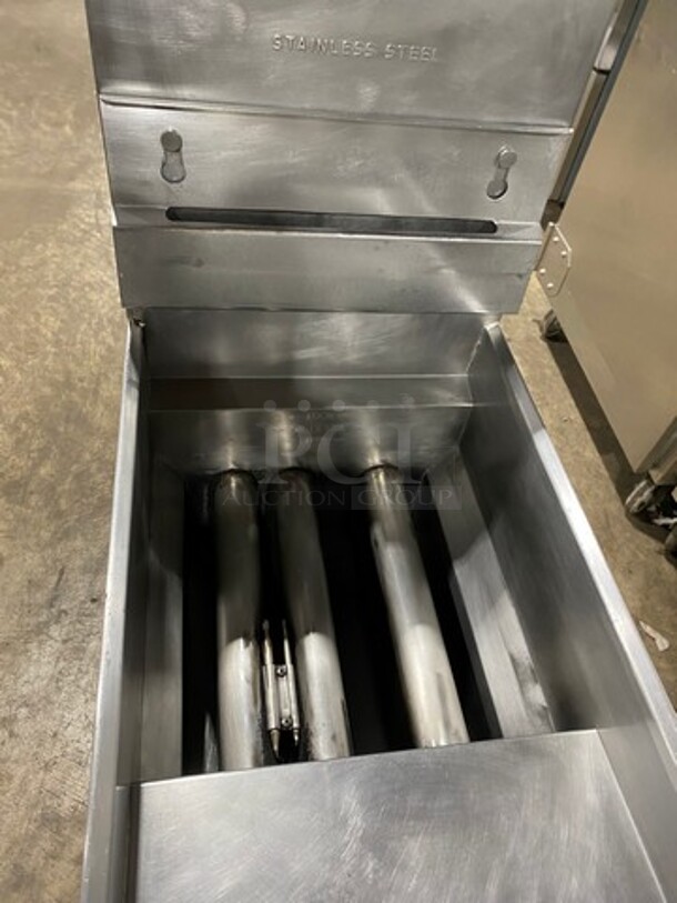 Pitco Commercial Natural Gas Powered Deep Fat Fryer! All Stainless Steel! On Legs! Model: 35C SN: G12HD039623 - Image 5 of 8