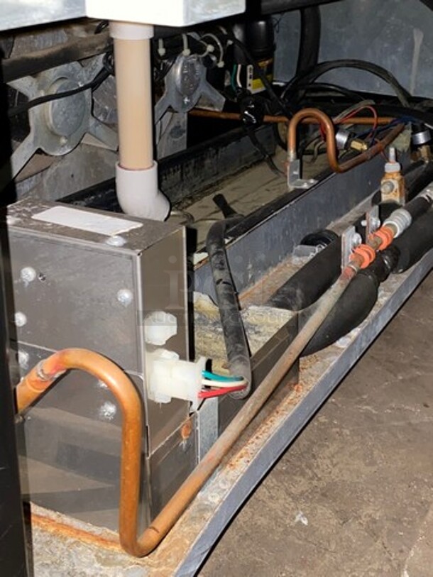 Structural Concepts Commercial Refrigerated Open Grab-N-Go Display Case! Solid Stainless Steel! Model: B7132 SN: 0255808IR271500 220V 60HZ 1 Phase - Image 7 of 7