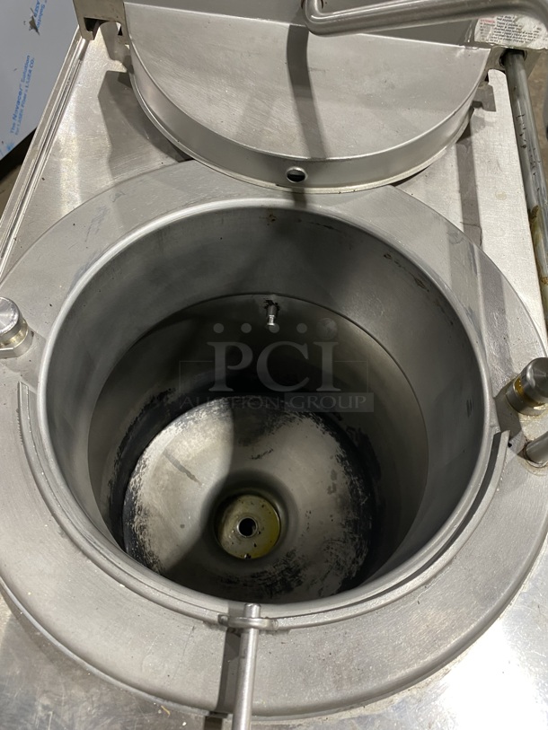 WOW! BROASTER Natural Gas Powered Heavy Duty Commercial Pressure Fryer! Smart Touch Screen! With Oil Filter! Model 1800GH  - Image 6 of 11