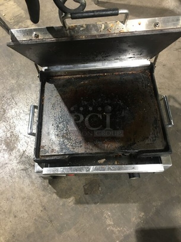 LATE MODEL! 2017 Waring Commercial Countertop Panini/Sandwich Supremo Grill! All Stainless Steel! Press With Flat Surface! WORKING WHEN REMOVED! Model: WPG250 120V - Image 6 of 9