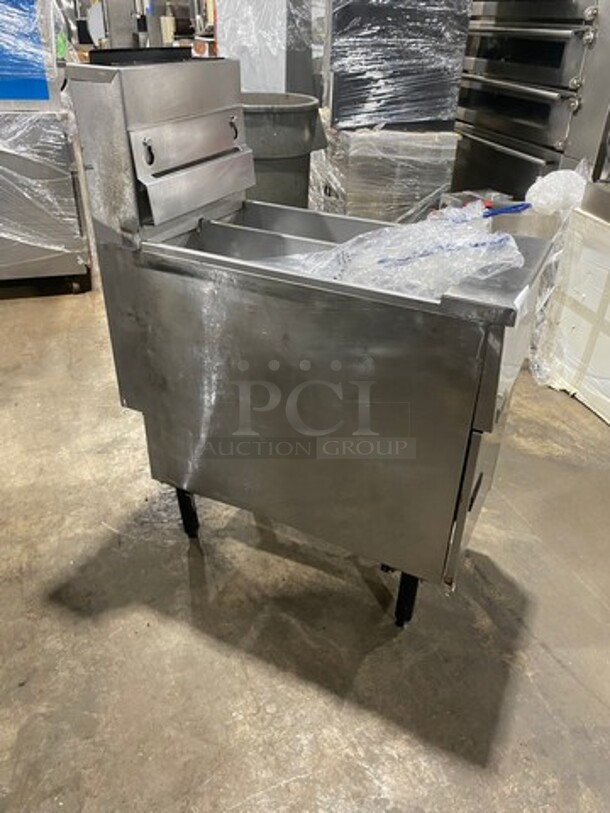 Pitco Commercial Natural Gas Powered Deep Fat Fryer! With 2 Metal Frying Baskets! All Stainless Steel! On Legs! - Image 2 of 9