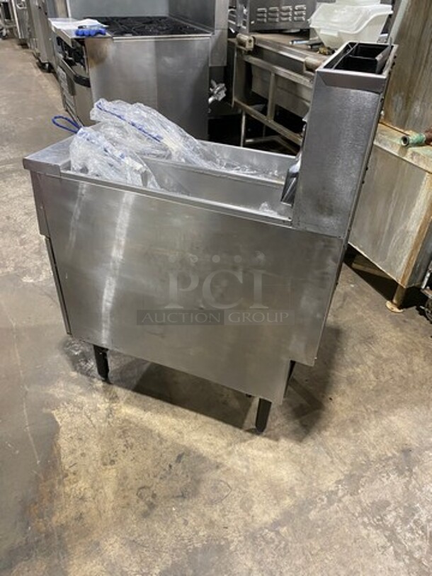 Pitco Commercial Natural Gas Powered Deep Fat Fryer! With 2 Metal Frying Baskets! All Stainless Steel! On Legs! - Image 3 of 9