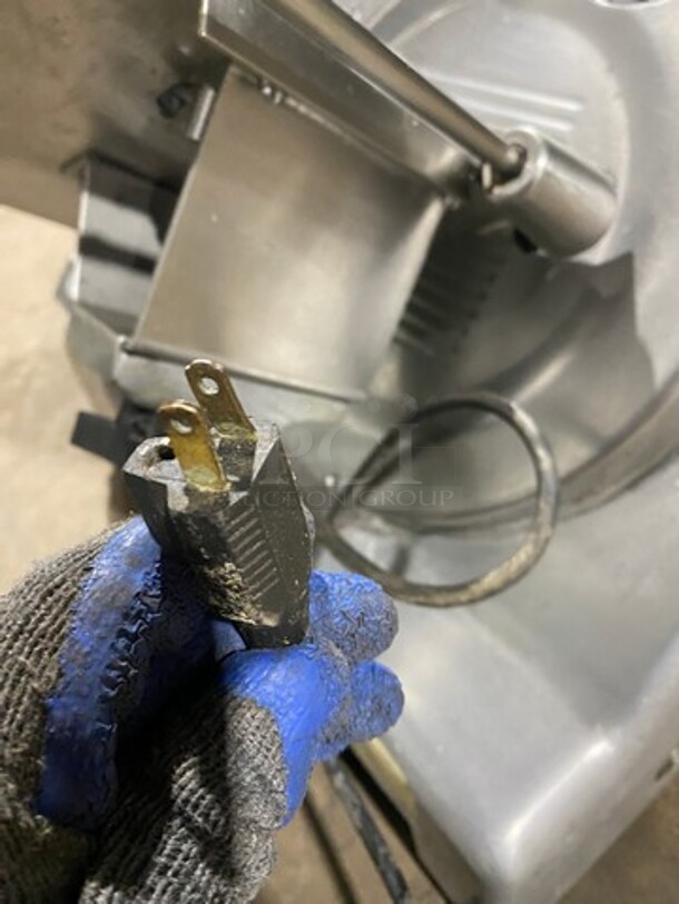 Nice! Berkel Heavy Duty 12 Inch Blade Commercial Countertop Deli/ Meat Slicer! All Stainless Steel!! 115V 1 Phase! Working When Removed! - Image 7 of 9