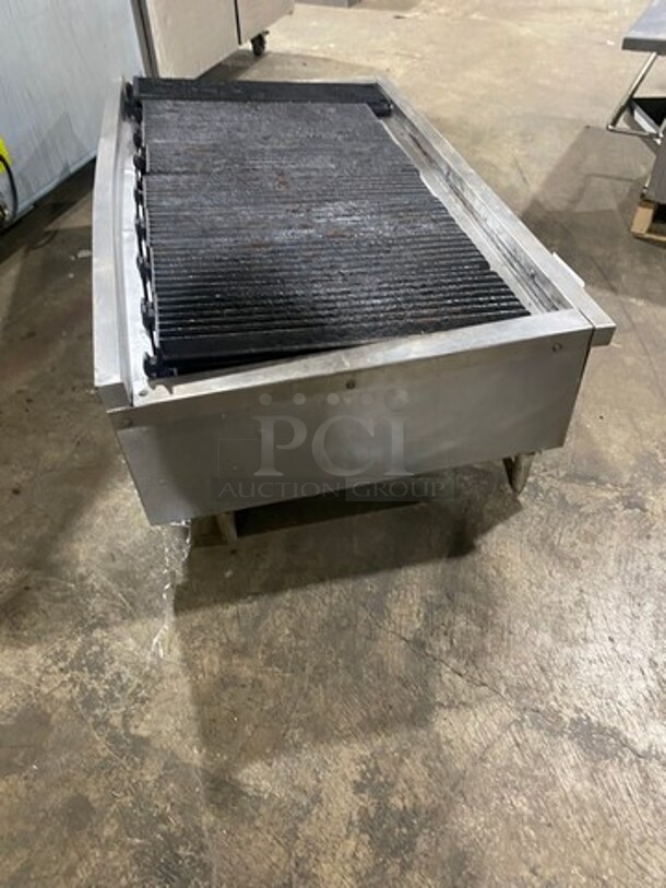Vulcan Commercial Countertop Natural Gas Powered Char Broiler Grill! Stainless Steel Body! On Small Legs! - Image 3 of 8