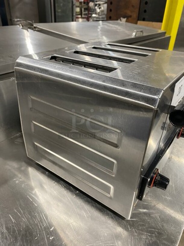 Waring Commercial Countertop Heavy Duty 4 Slot Toaster! Model: WCT805 208/240V - Image 2 of 8