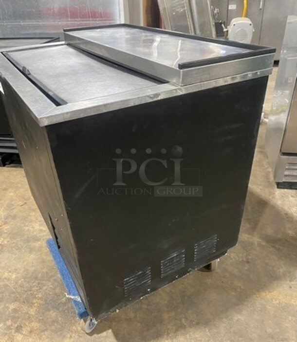 True Commercial Under The Counter Beer Bottle Cooler! With Single Sliding Stainless Steel Top Door! Model: TD3612 115V - Image 2 of 8
