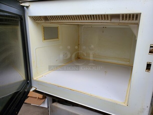 Amana Commercial Microwave 1000 Watt  - Image 4 of 7