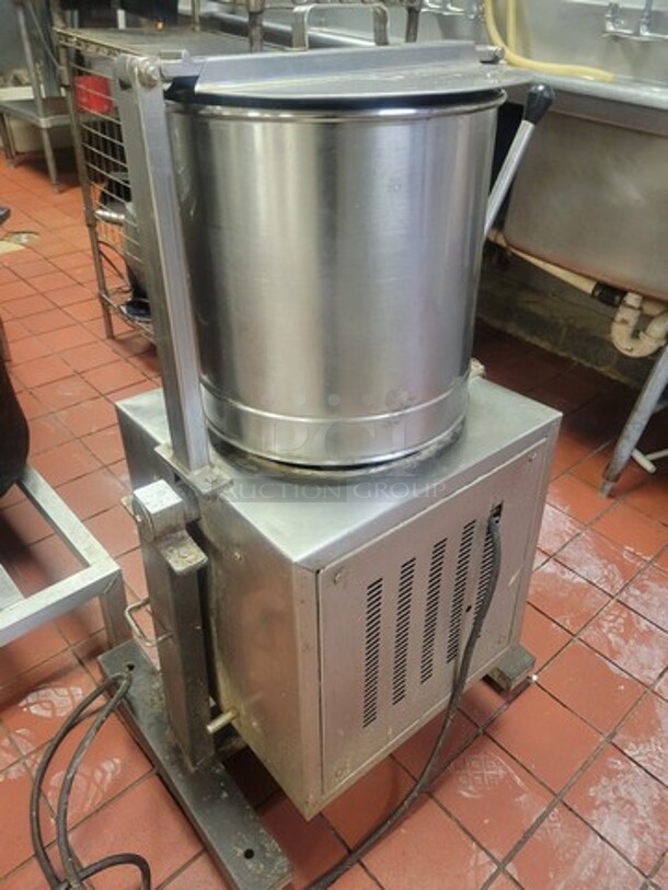 Commercial Kitchen Equipment 220Volts Good Working Condition!  - Image 5 of 5