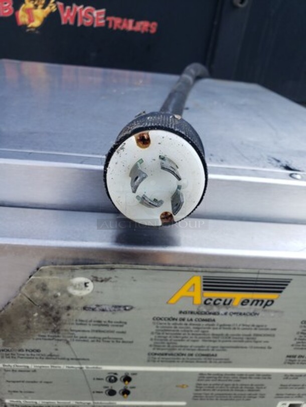 AccuTemp Steam 'N' Hold Countertop Electric Convection Steamer! Sold as is.

208 V
60 Hz
3 PH - Image 3 of 8