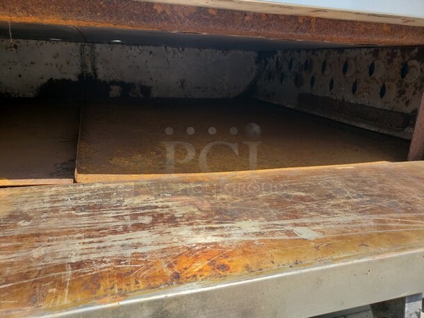 Vulcan Hustler Propane Pizza Oven! No Legs. Missing knob - Image 3 of 10