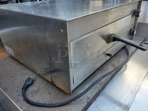 Wisco 560D Commercial Countertop Electric Pizza Oven 120V, 1700Watts  - Image 6 of 6