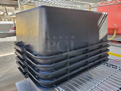 One Black 20" x 15" x 7" Heavy Duty Polyethylene Plastic Bus Tub W/ Lid