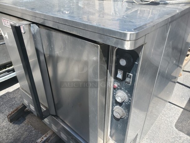 Blodgett Natural Gas| Single Deck
Convection Oven (Missing tag) - 38"WX37"DX36"H - Image 3 of 5