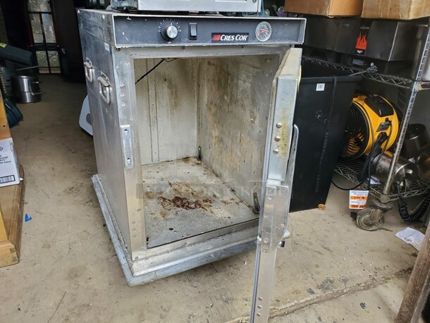 Cres Cor Insulated Half-Size Hot Cabinet
Good Working Condition
120 V
On Casters - Image 2 of 5