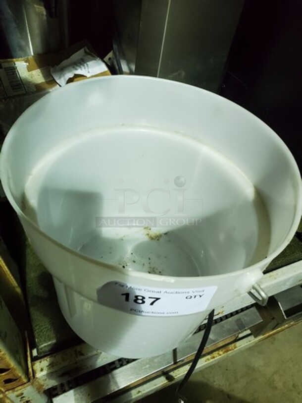 Plastic Bucket - Image 1 of 2