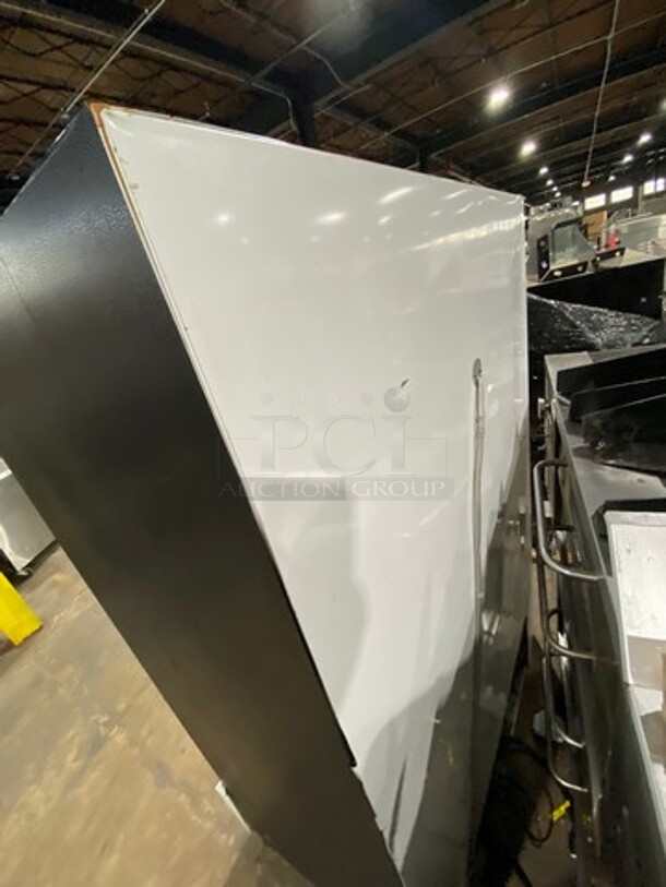 Master Bilt Commercial 2 Door Reach In Freezer Merchandiser! With View Through Doors! Poly Coated Racks! Model: BLG48HD SN: JU463604 115V 60HZ 1 Phase - Image 4 of 9