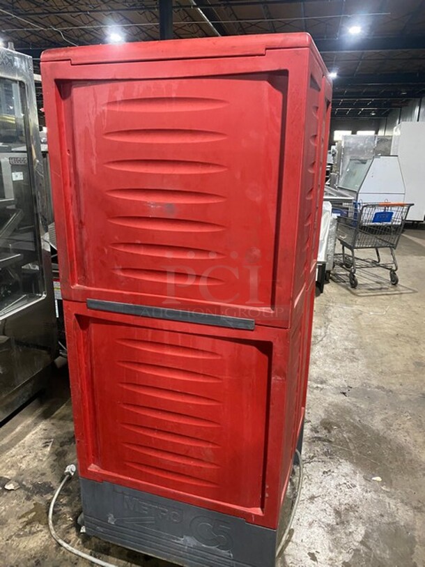Metro Commercial Single Door Reach In Holding/Warming Cabinet Merchandiser! C5 Series! With View Through Door! On Commercial Casters! 120V! - Image 4 of 9