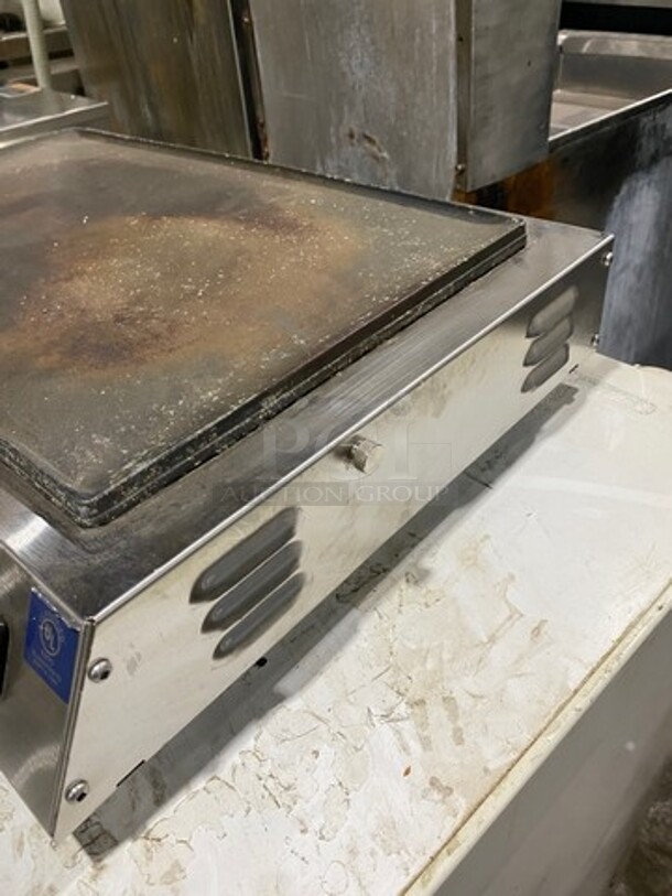 Cadco Commercial Countertop Electric Powered Flat Top Griddle! All Stainless Steel! Model: CG10 120V - Image 3 of 6