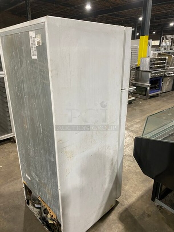 General Electric Half Cooler Half Freezer Combo Unit! Model: GTS18HBMFRWW SN: GF832298 - Image 4 of 8