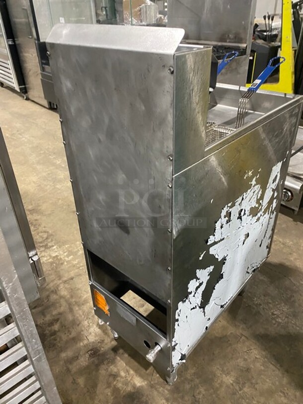 American Range Commercial Natural Gas Powered Deep Fat Fryer! All Stainless Steel! With Back Splash! With 2 Frying Baskets! On Legs! Model AF35/5G! - Image 3 of 8