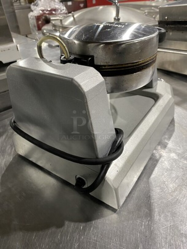 Waring Professional Commercial Waffle Maker! 115V 1 Phase!  - Image 4 of 8