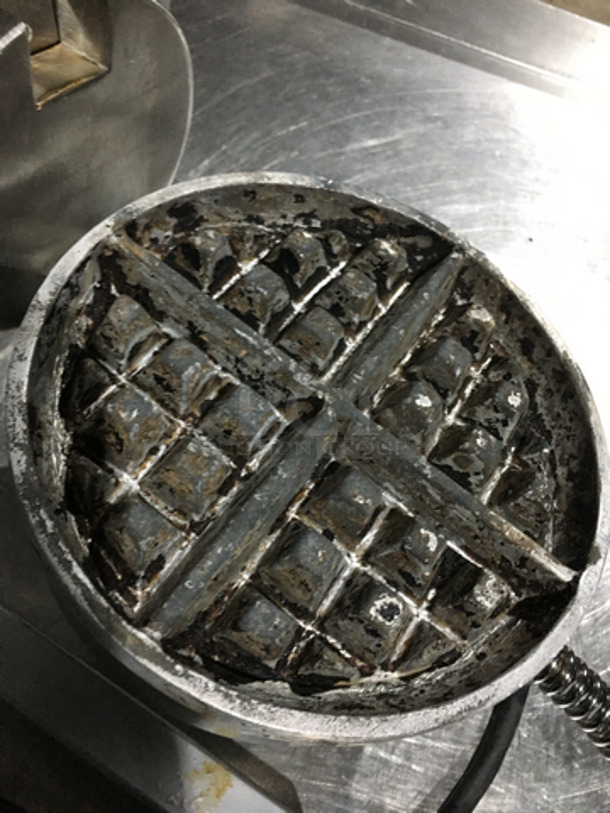 CUTE! Nemco Single Waffle Maker! Model: 7020A-1 SN: M140001 120V 1 Phase - Image 6 of 8