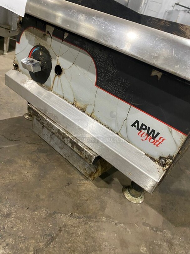 APW Wyott Commercial Countertop Natural Gas Powered Char Broiler Grill! With Back & Side Splashes! All Stainless Steel! On Small Legs! - Image 6 of 7