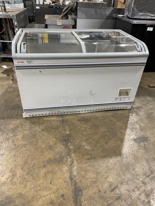 AHT Commercial Reach Down Chest Freezer Display Merchandiser! Model: PARIS145 SN: 40990900000069 110/120V 60HZ 1 Phase