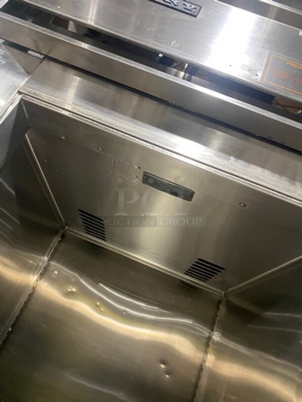 Victory Commercial Single Door Reach In Freezer! All Stainless Steel! On Legs! - Image 6 of 8