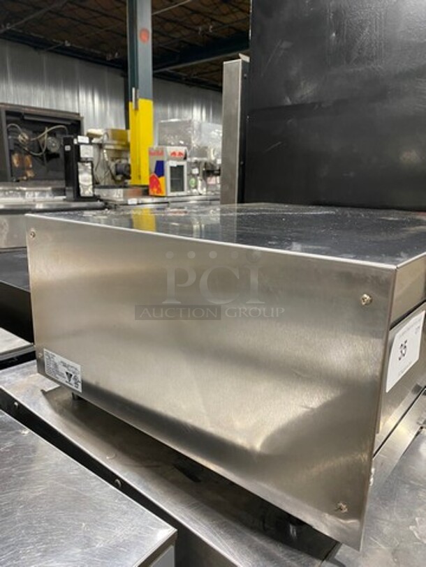 Wisco Commercial Countertop Electric Powered Pizza/ Snack Oven! Model: 561 SN: J056127 120V - Image 2 of 8