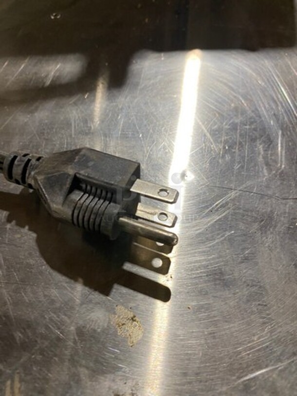 Black & Decker Countertop Toaster Oven! With View Through Door! TRO4075B 120V - Image 8 of 8