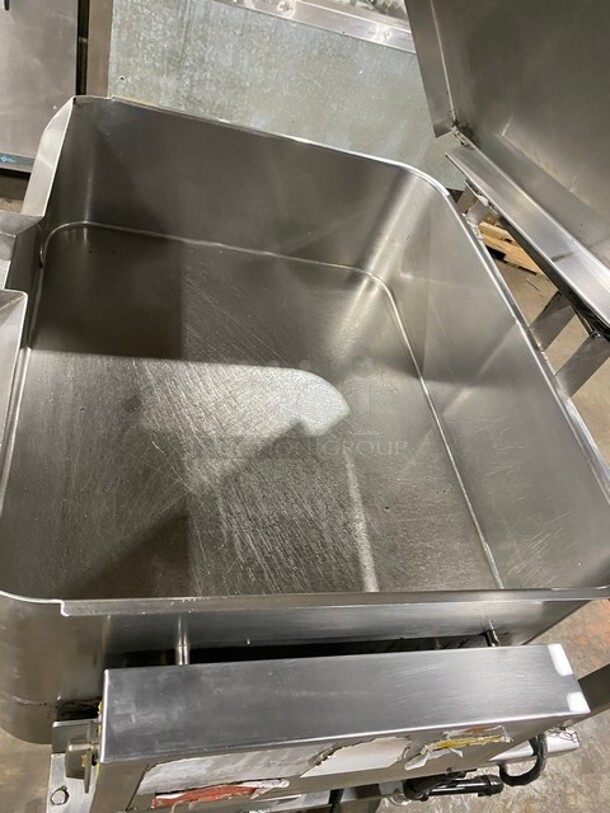 Groen Commercial Natural Gas Powered Skillet/Braising Pan! All Stainless Steel! On Casters! - Image 5 of 9