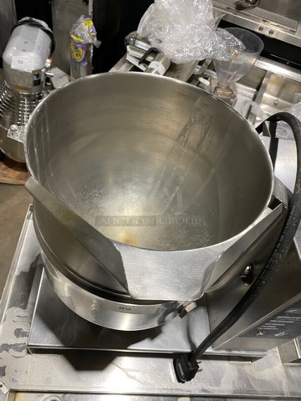 GREAT! Groen Commercial Electric Powered Tilting Soup Kettle! On Equipment Stand! All Stainless Steel! On Legs!  Model: TDB40 SN: 86389 & SN: 86387 208V 60HZ 3 Phase - Image 5 of 12