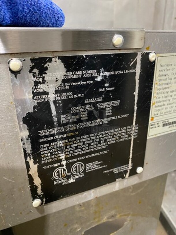 Atosa Commercial Natural Gas Powered Deep Fat Fryer! With Backsplash! With 2 Metal Frying Baskets! All Stainless Steel! On Legs! Model: ATFS40 - Image 8 of 9