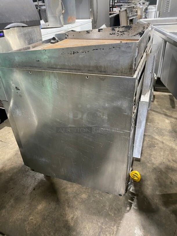 Vulcan Commercial Natural Gas Powered 2 Burner Stove With Flat Top Griddle! Griddle Has Back And Side Splashes! With Oven Underneath! All Stainless Steel! On Casters! Model: 36S2B24GN SN: 481883161 - Image 4 of 12