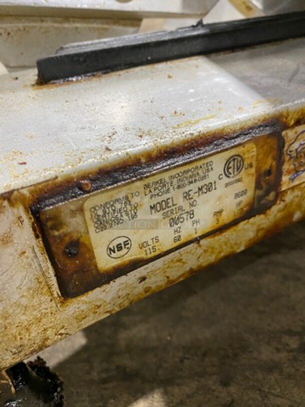 Berkel Commercial Countertop Deli/ Meat Slicer! All Stainless Steel! Model: REM301 SN: 00578 115V 60HZ 1 Phase - Image 7 of 8